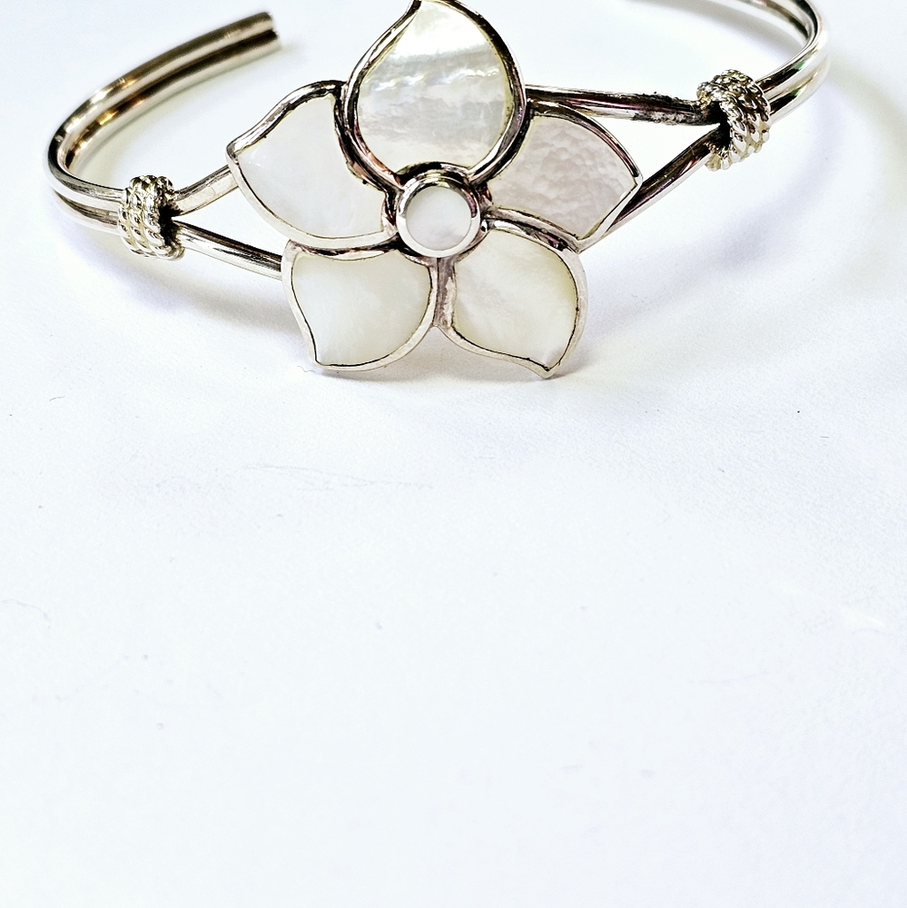 Gorgeous Natural Mother of Pearl Cuff in Sterling Silver! - Picture 5 of 10